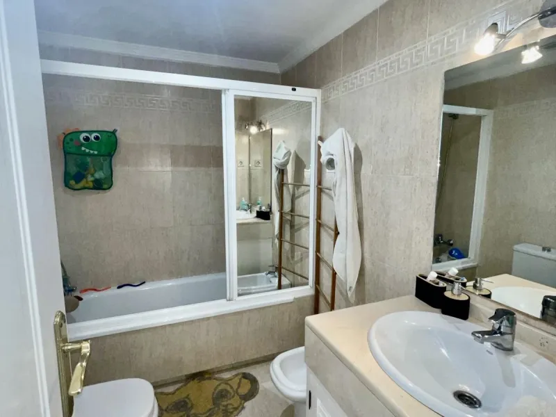 Apartment - Middle Floor Apartment в продаже в Marbella, Málaga. В доме 3 спален и 3 ванных комнат. Площадь дома 190 м²