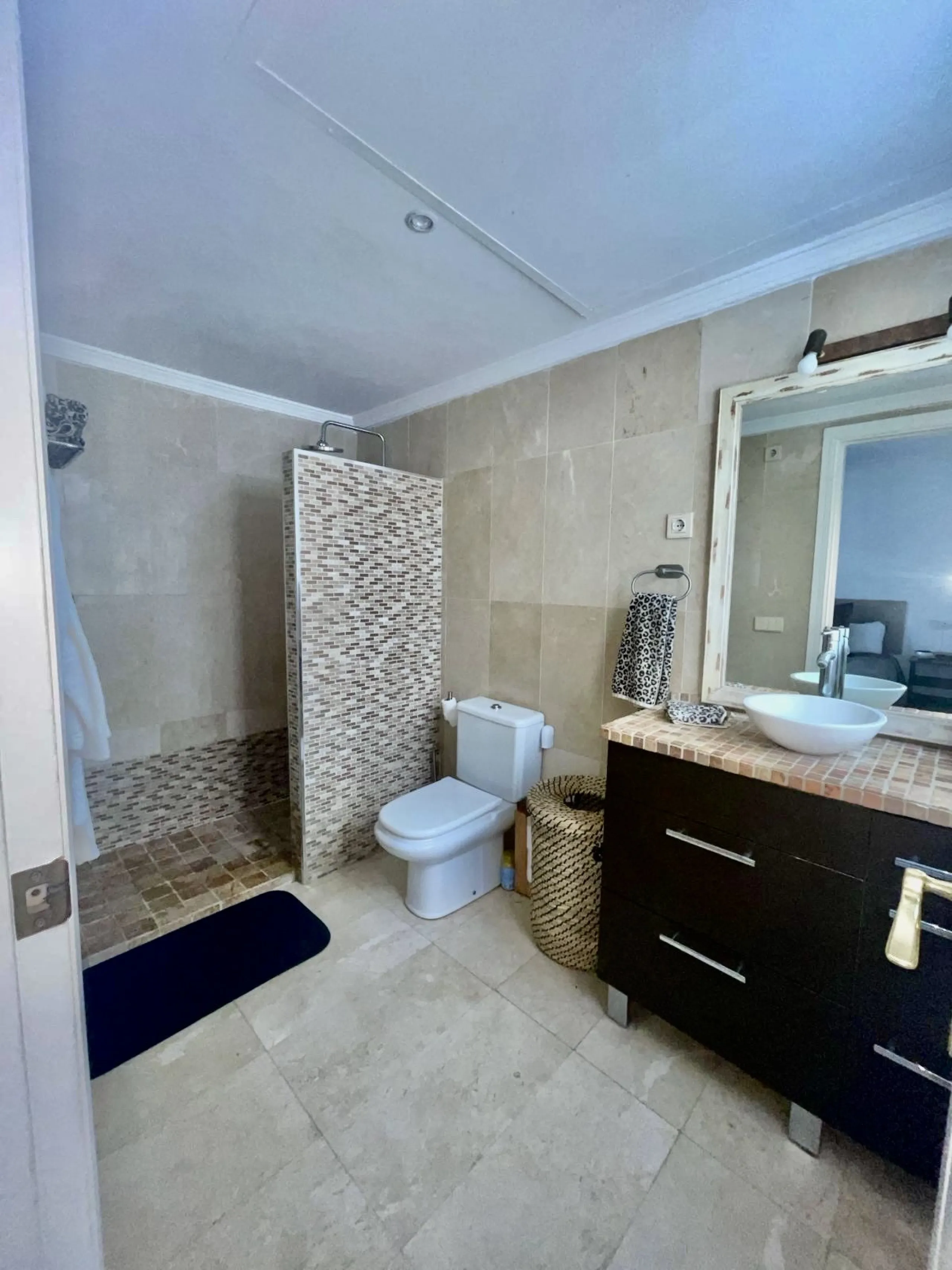 Apartment - Middle Floor Apartment в продаже в Marbella, Málaga. В доме 3 спален и 3 ванных комнат. Площадь дома 190 м²