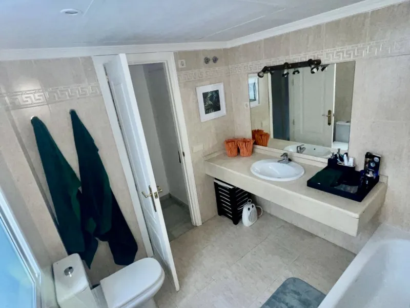 Apartment - Middle Floor Apartment в продаже в Marbella, Málaga. В доме 3 спален и 3 ванных комнат. Площадь дома 190 м²