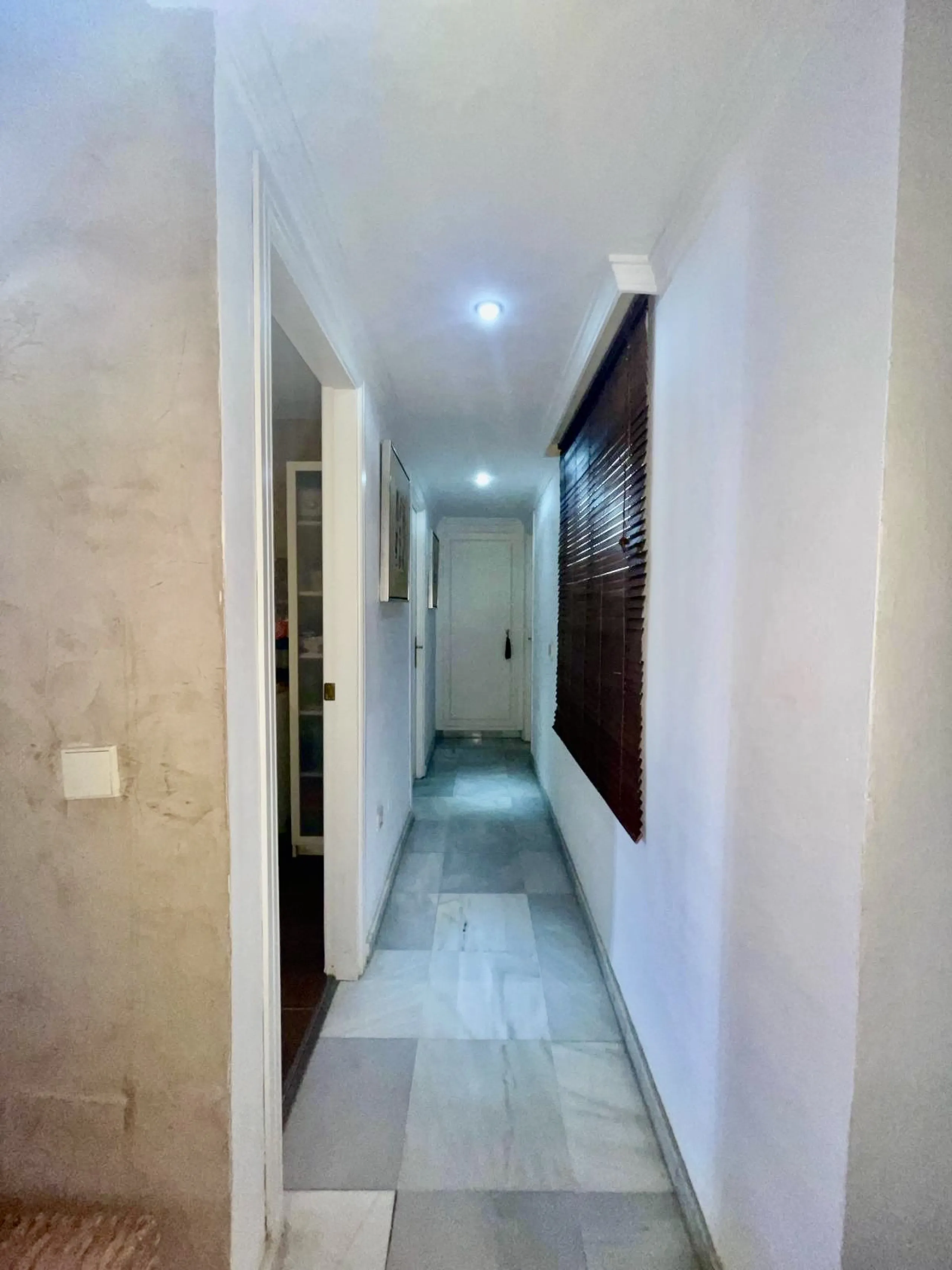 Apartment - Middle Floor Apartment в продаже в Marbella, Málaga. В доме 3 спален и 3 ванных комнат. Площадь дома 190 м²