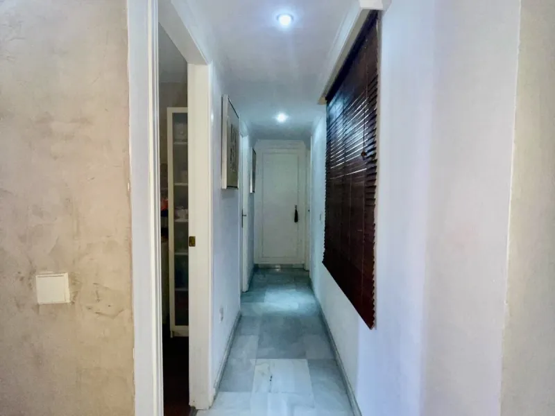Apartment - Middle Floor Apartment в продаже в Marbella, Málaga. В доме 3 спален и 3 ванных комнат. Площадь дома 190 м²