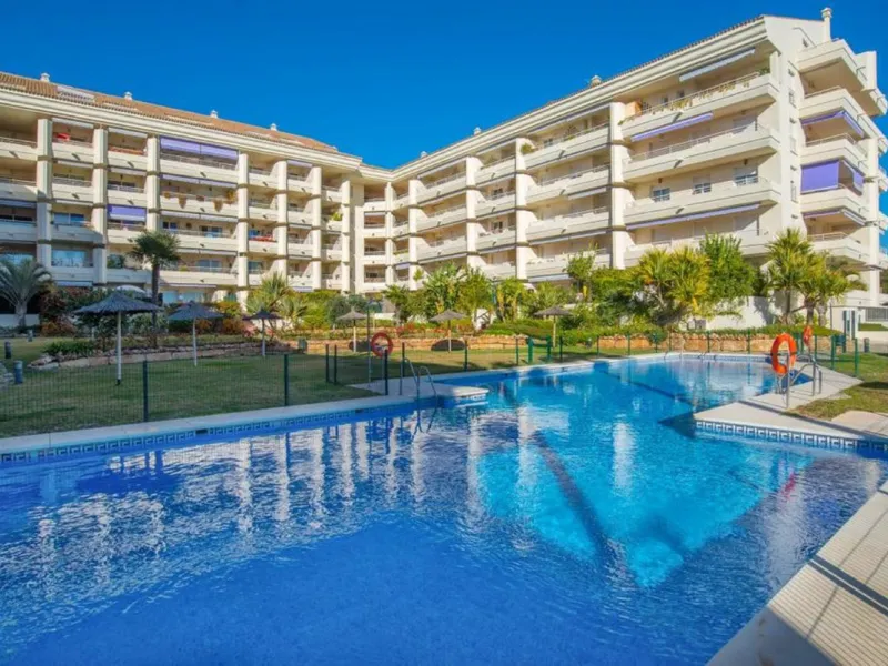 Apartment - Middle Floor Apartment в продаже в Marbella, Málaga. В доме 3 спален и 3 ванных комнат. Площадь дома 190 м²