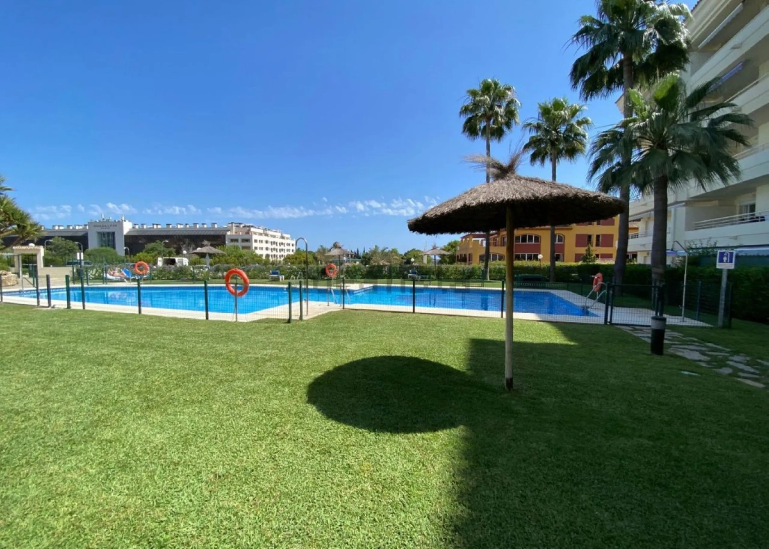 Apartment - Middle Floor Apartment в продаже в Marbella, Málaga. В доме 3 спален и 3 ванных комнат. Площадь дома 190 м²