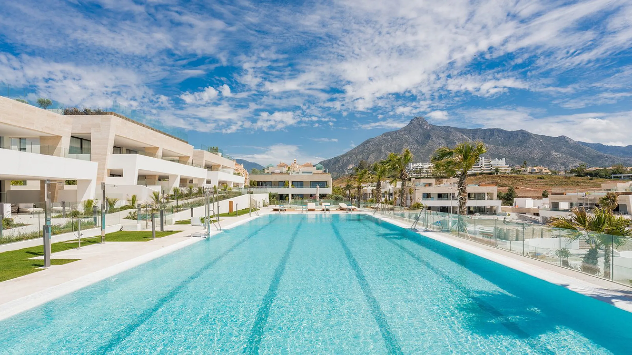 We are pleased to introduce this luxurious ground floor duplex apartment with stunning sea and mountain views in the prestigious EPIC Marbella complex, Phase 2.