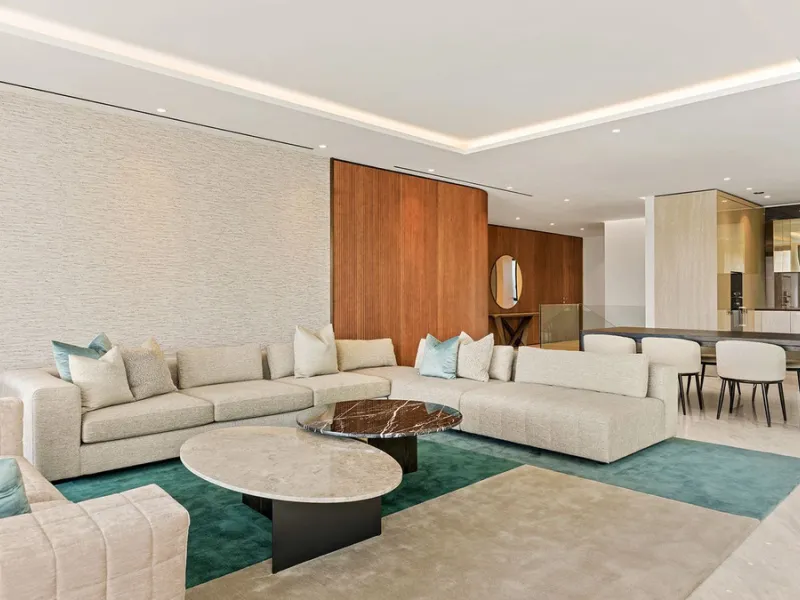 We are pleased to introduce this luxurious ground floor duplex apartment with stunning sea and mountain views in the prestigious EPIC Marbella complex, Phase 2.