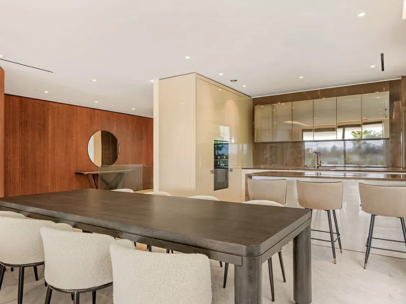 We are pleased to introduce this luxurious ground floor duplex apartment with stunning sea and mountain views in the prestigious EPIC Marbella complex, Phase 2.