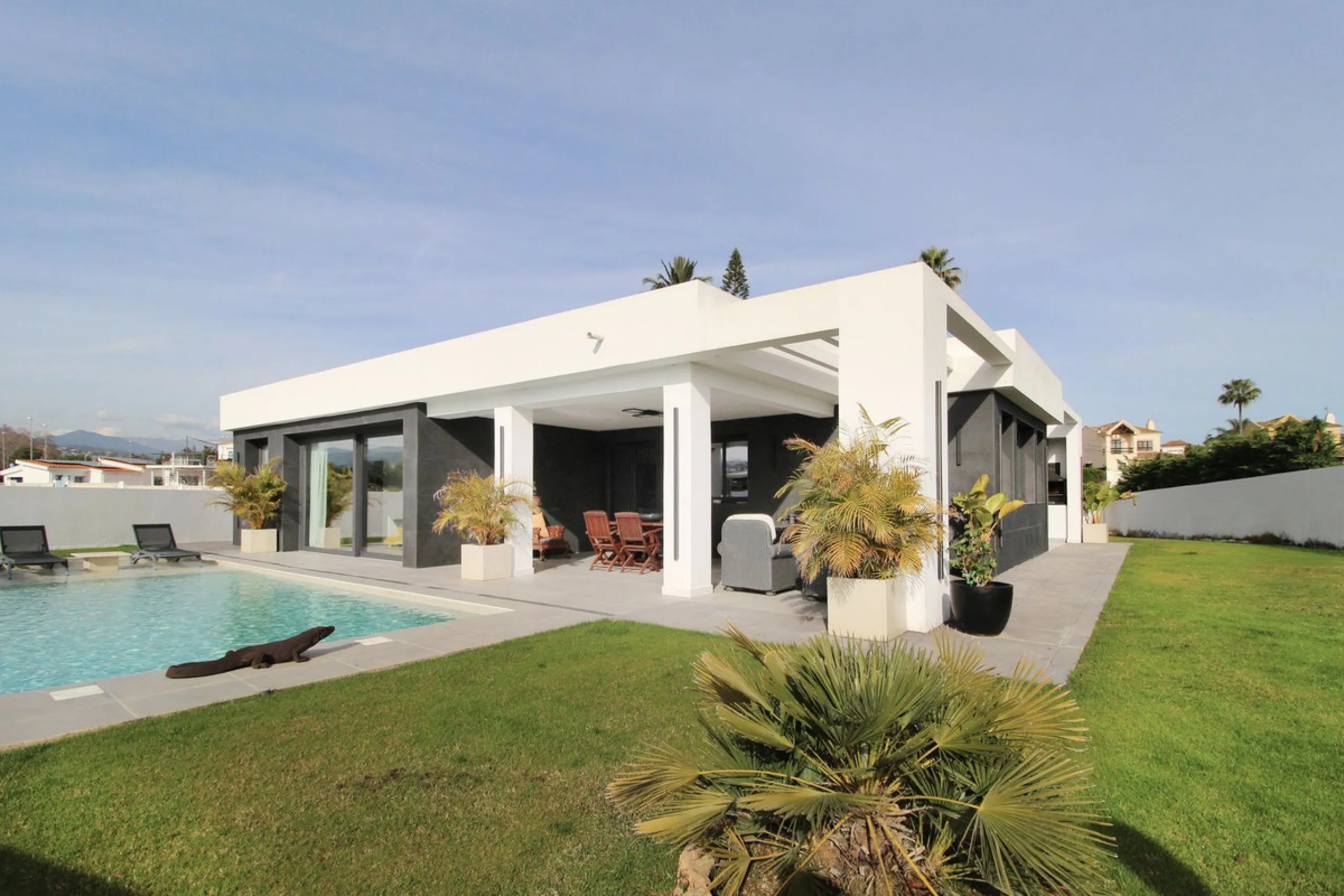 Don´t miss this fantastic villa, beachside of San Pedro de Alcantara