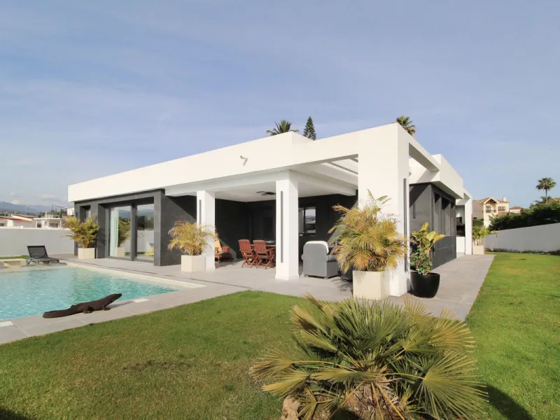 Don´t miss this fantastic villa, beachside of San Pedro de Alcantara