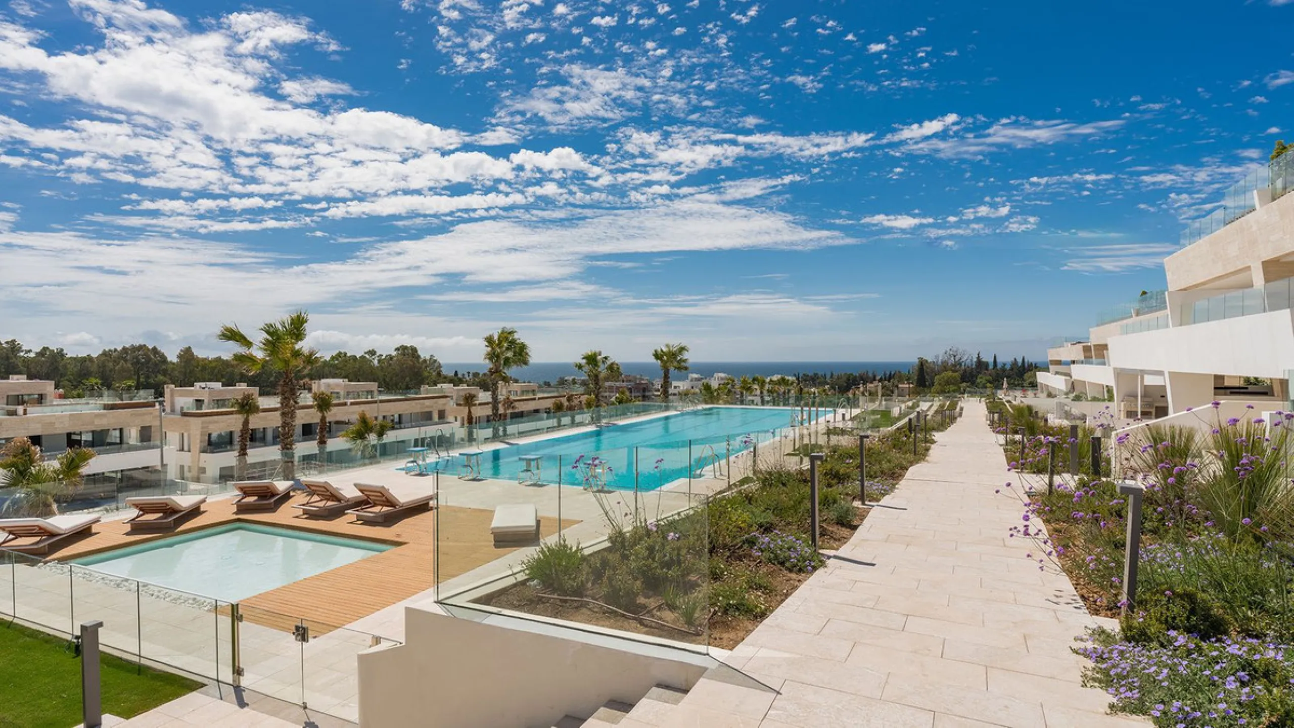 We are pleased to introduce this luxurious ground floor duplex apartment with stunning sea and mountain views in the prestigious EPIC Marbella complex, Phase 2.