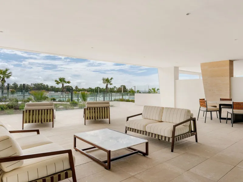 We are pleased to introduce this luxurious ground floor duplex apartment with stunning sea and mountain views in the prestigious EPIC Marbella complex, Phase 2.