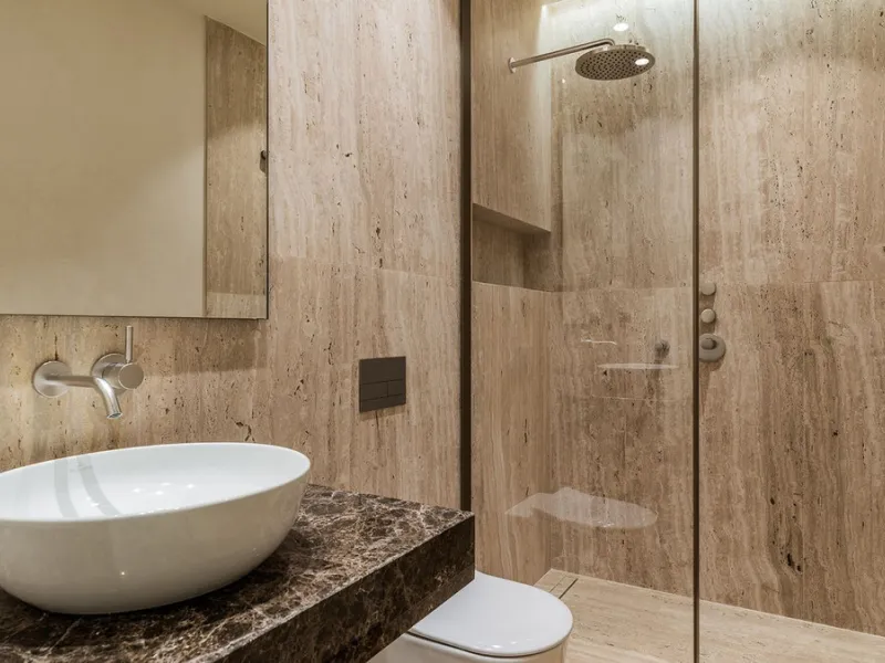 We are pleased to introduce this luxurious ground floor duplex apartment with stunning sea and mountain views in the prestigious EPIC Marbella complex, Phase 2.