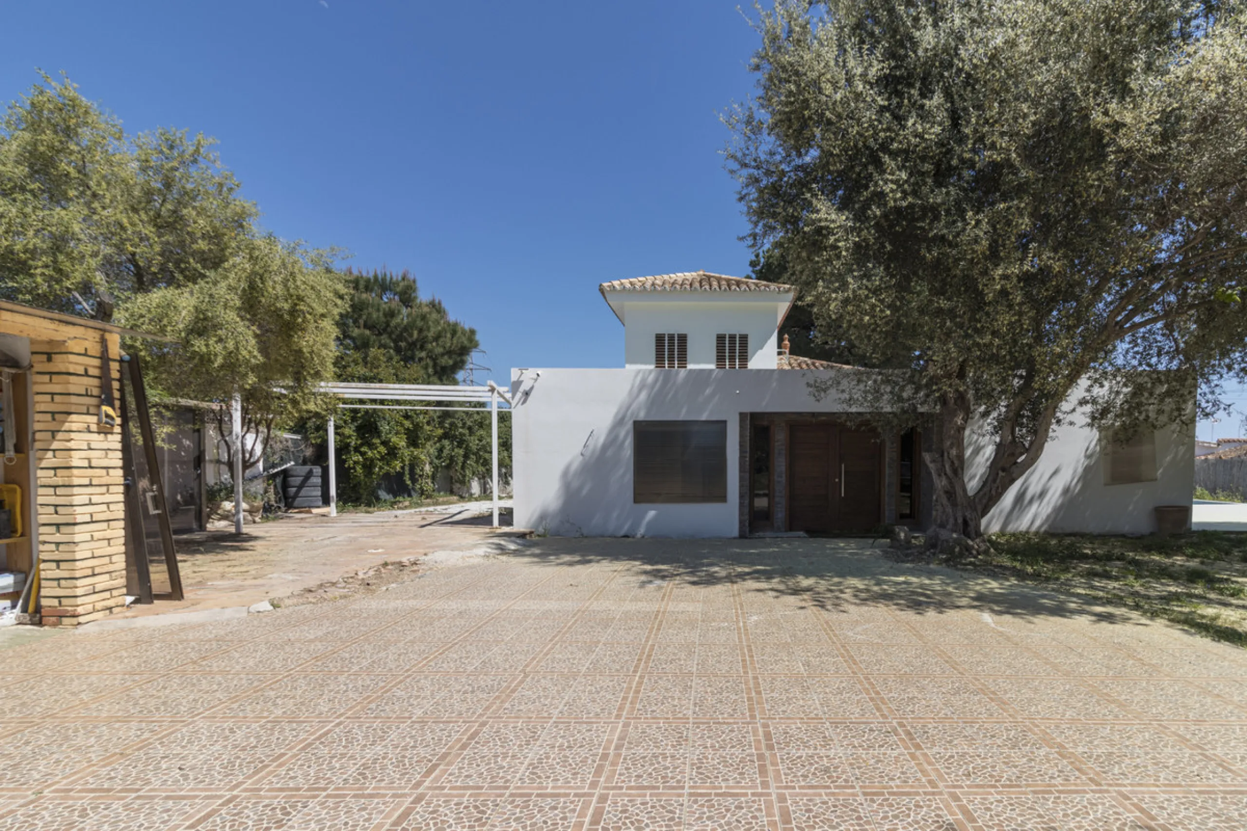 Have you dreamed of acquiring a spacious plot with several homes to invest in?