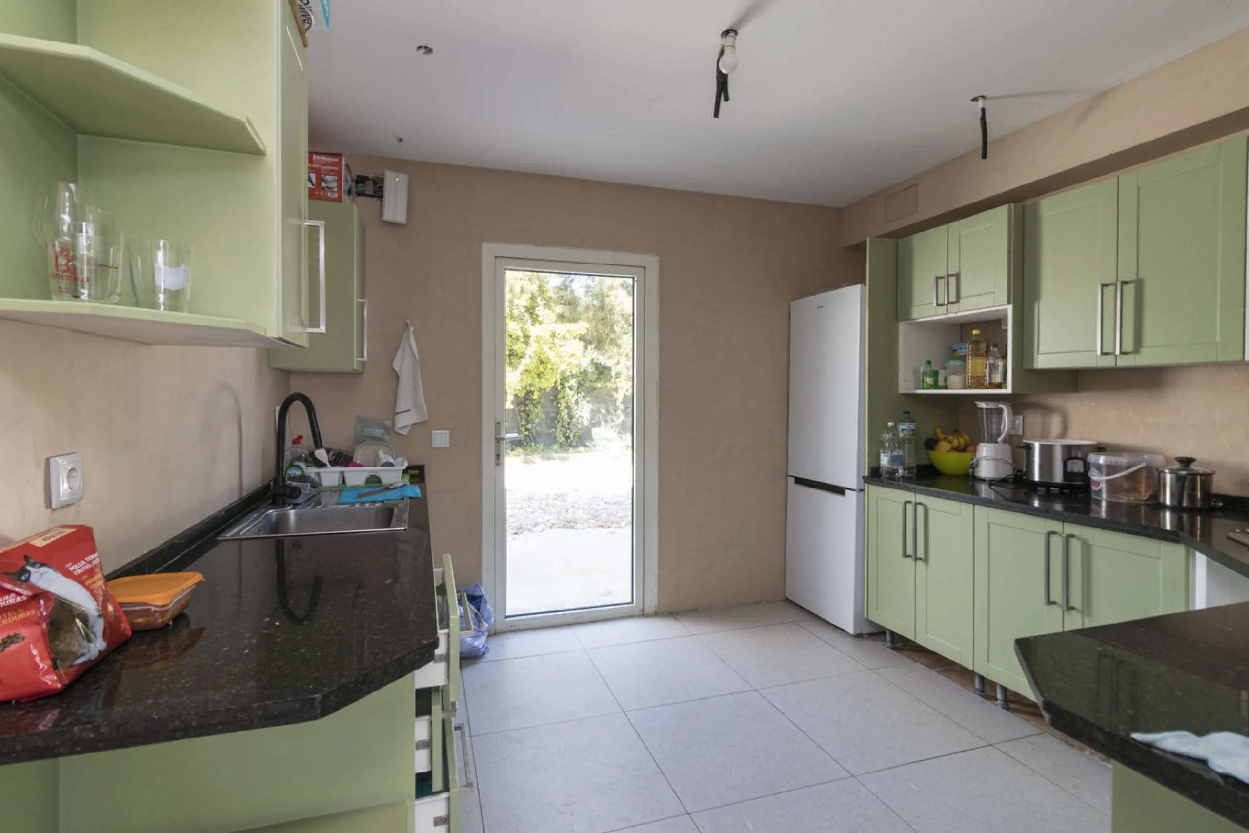Have you dreamed of acquiring a spacious plot with several homes to invest in?