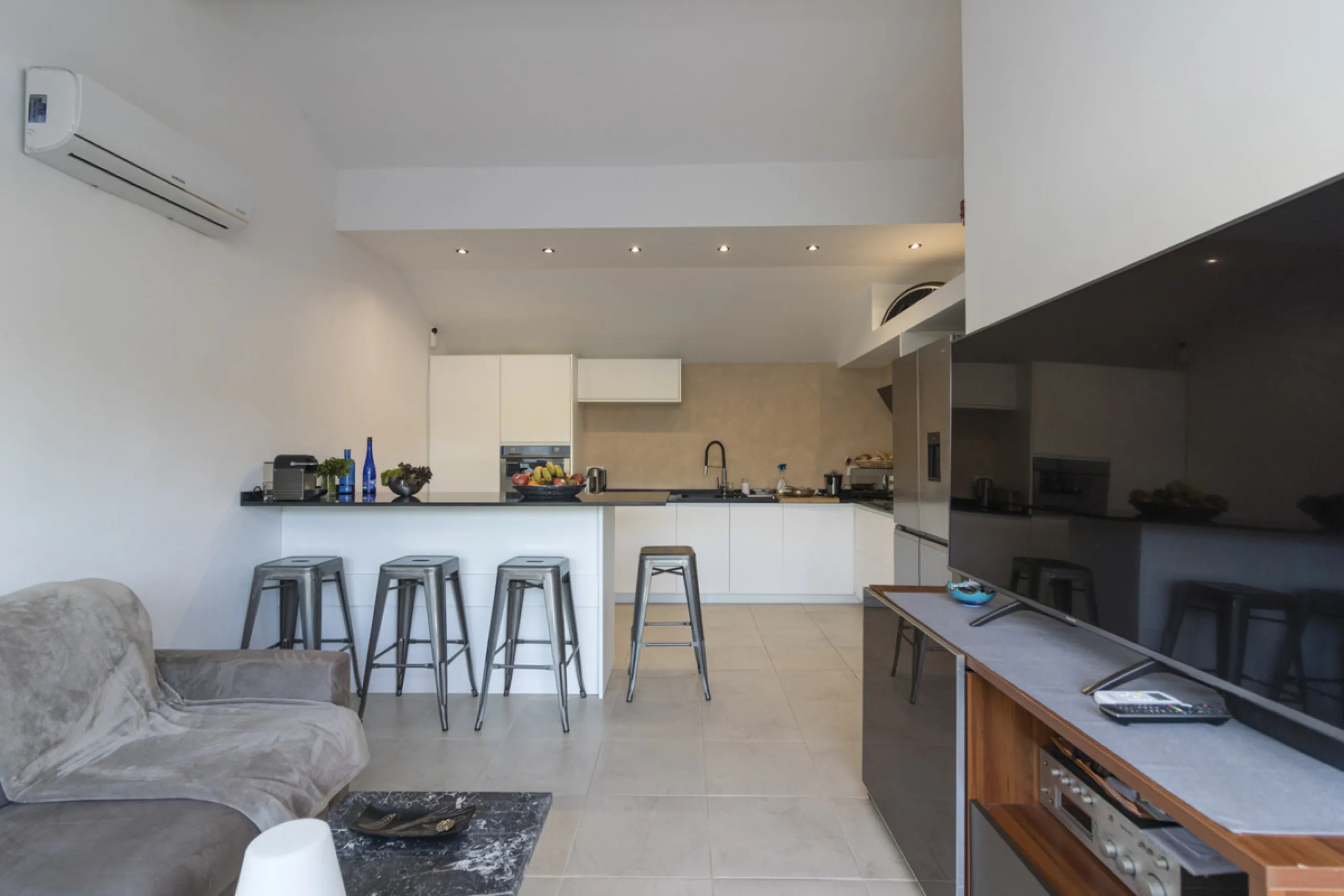 Have you dreamed of acquiring a spacious plot with several homes to invest in?