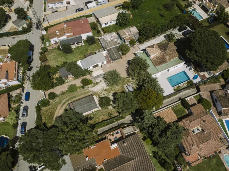 Have you dreamed of acquiring a spacious plot with several homes to invest in?