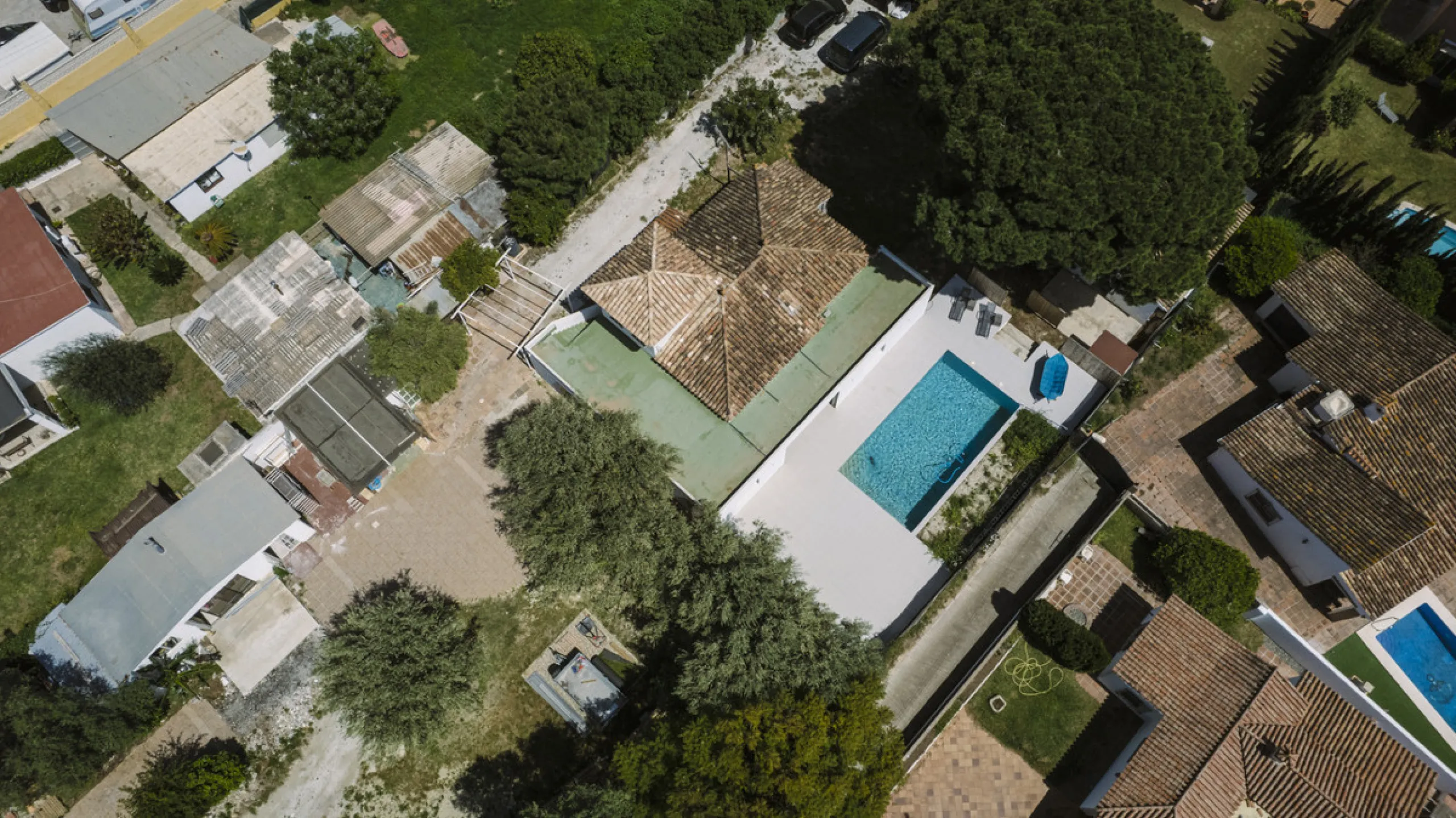 Have you dreamed of acquiring a spacious plot with several homes to invest in?
