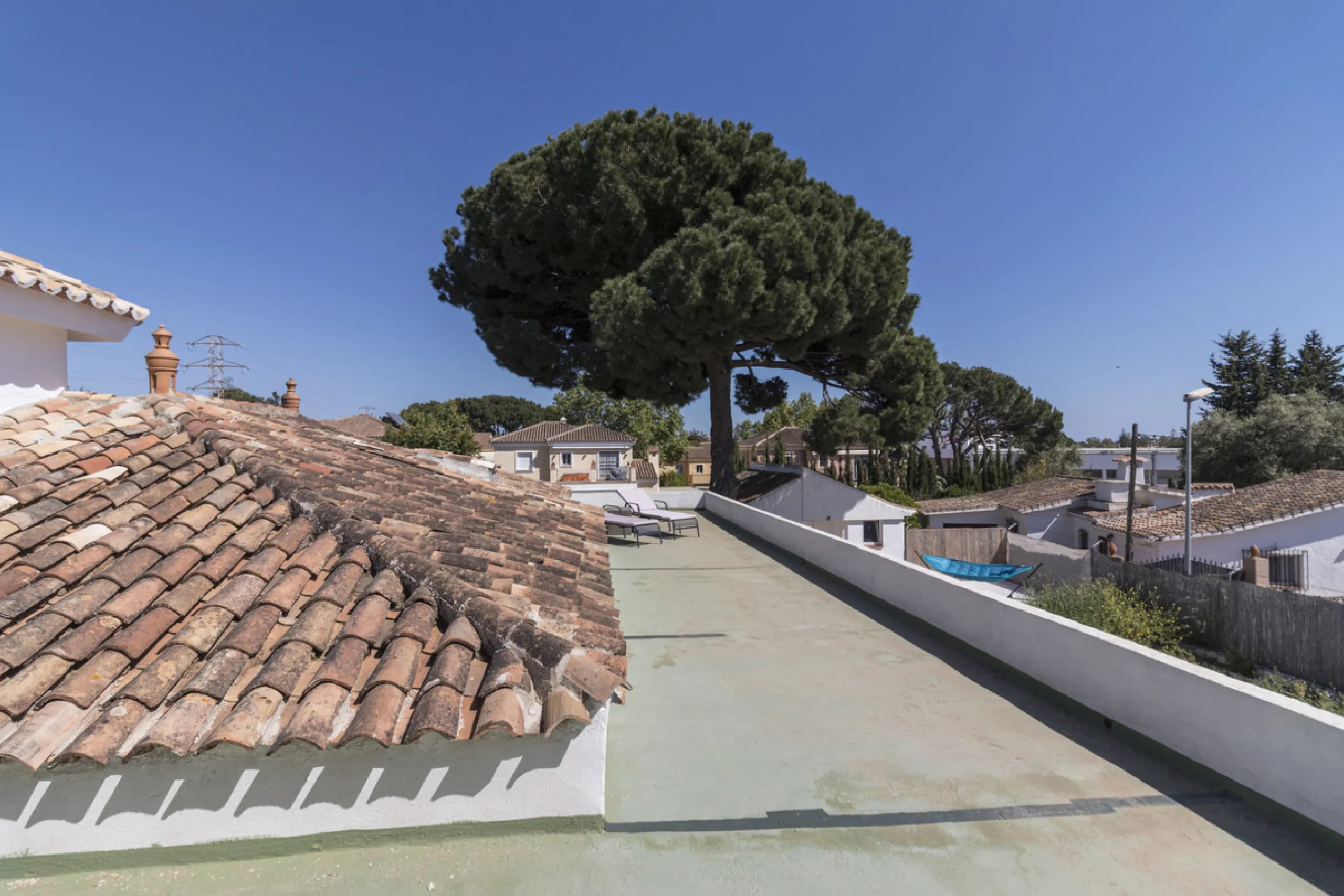 Have you dreamed of acquiring a spacious plot with several homes to invest in?