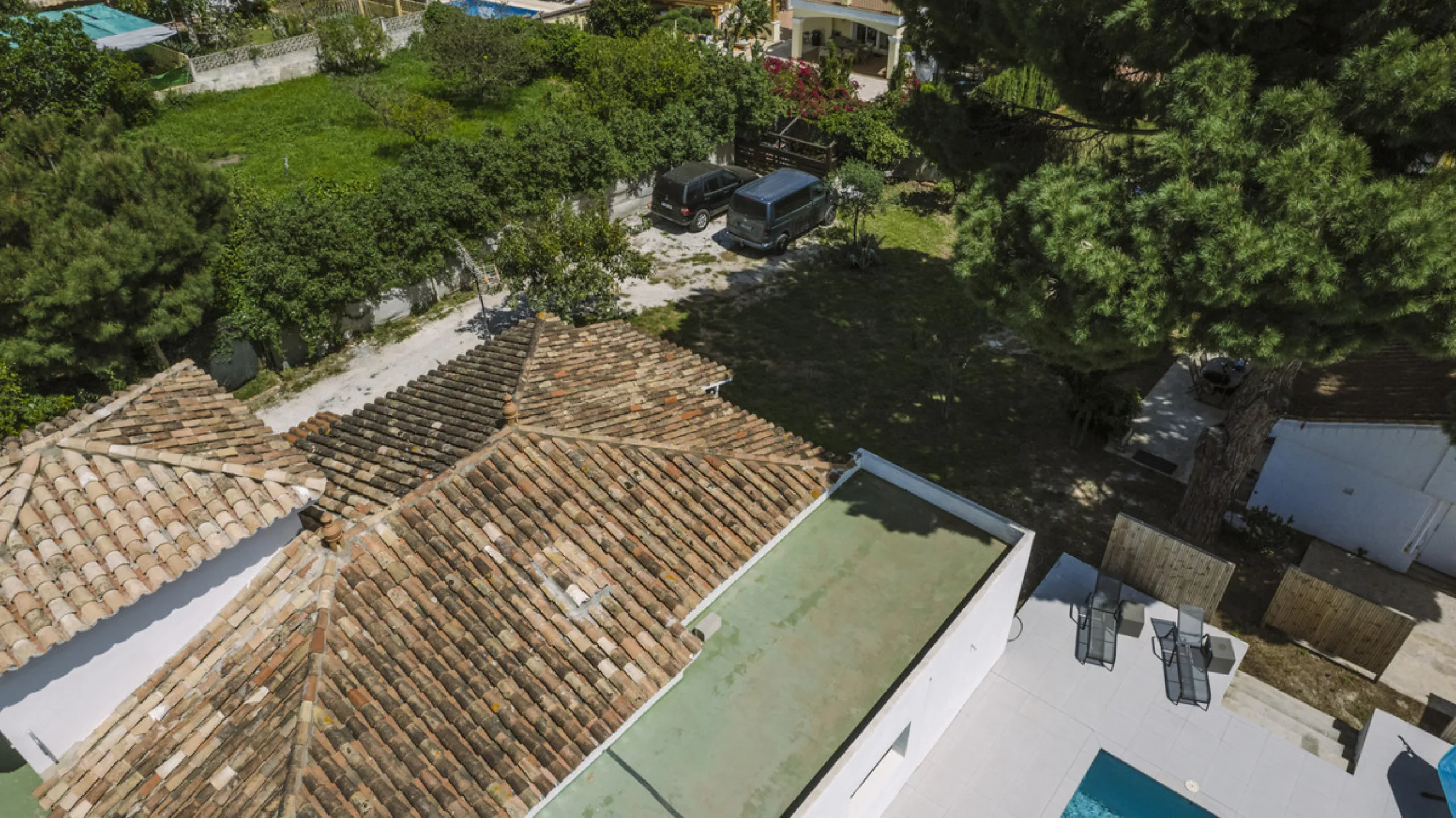 Have you dreamed of acquiring a spacious plot with several homes to invest in?