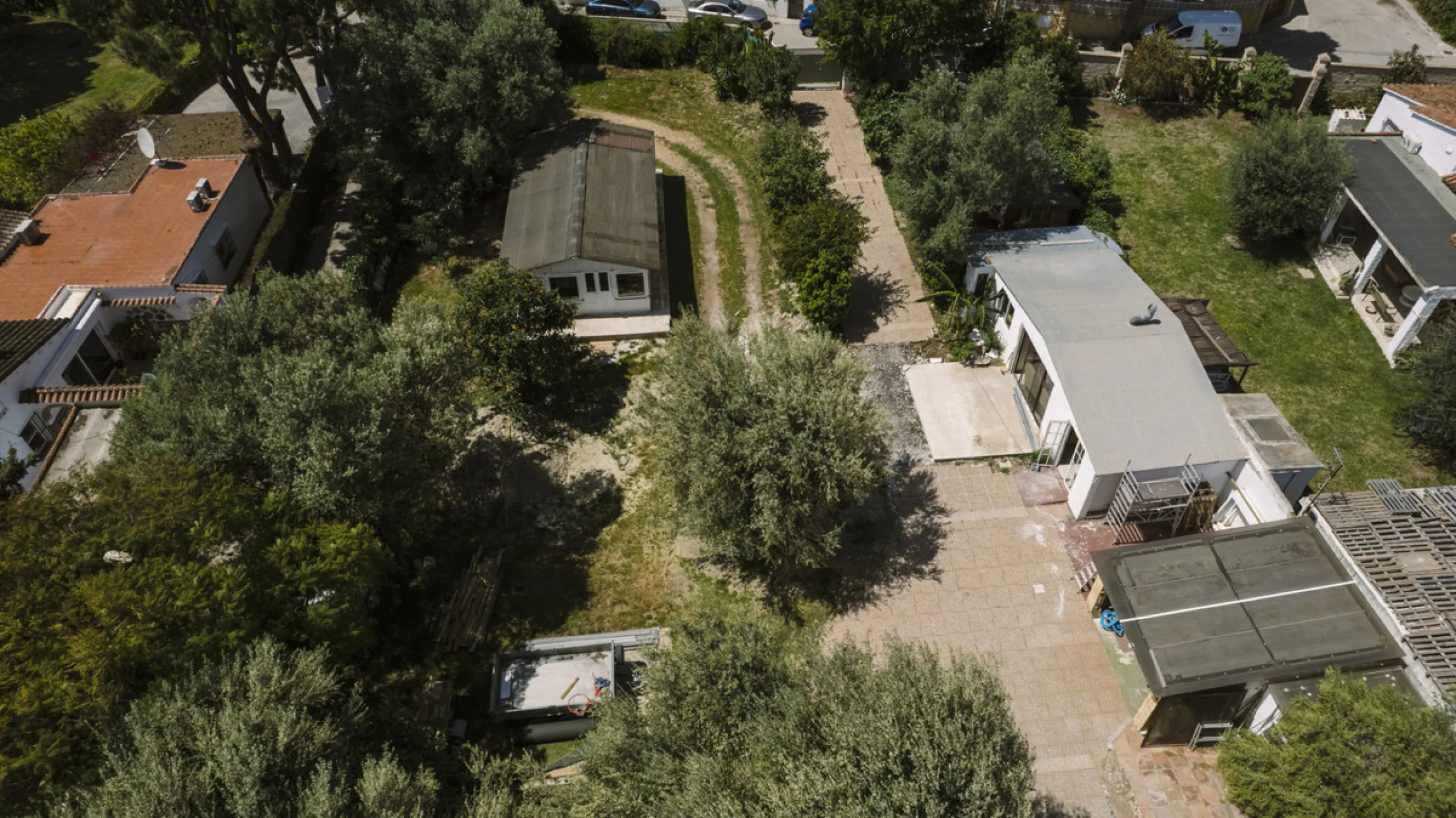 Have you dreamed of acquiring a spacious plot with several homes to invest in?