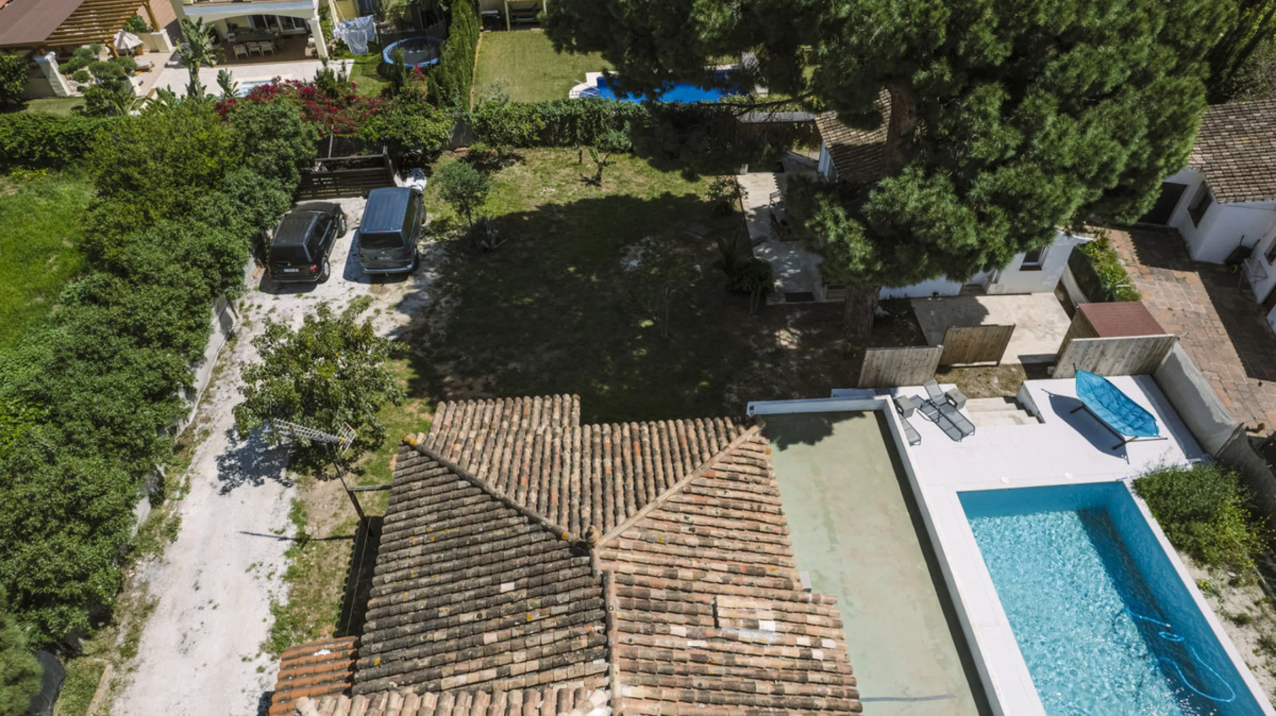 Have you dreamed of acquiring a spacious plot with several homes to invest in?