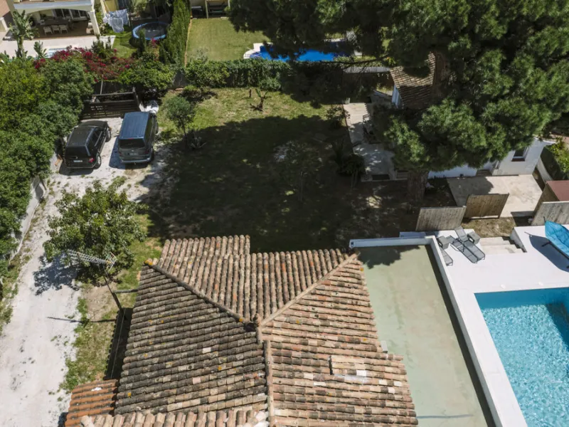 Have you dreamed of acquiring a spacious plot with several homes to invest in?