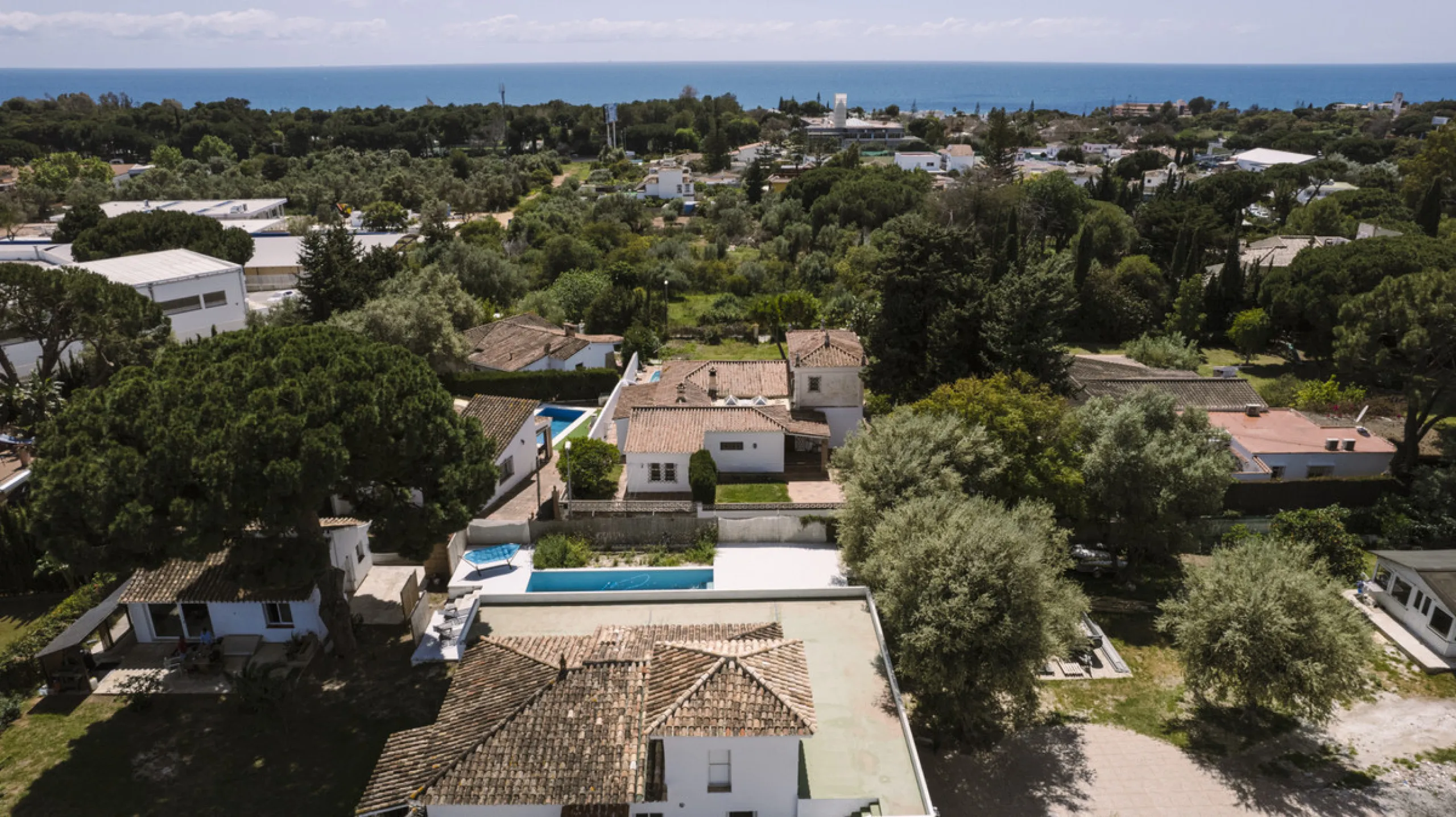 Have you dreamed of acquiring a spacious plot with several homes to invest in?
