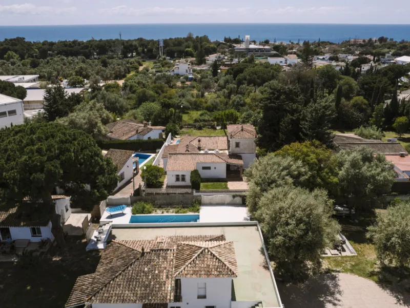 Have you dreamed of acquiring a spacious plot with several homes to invest in?