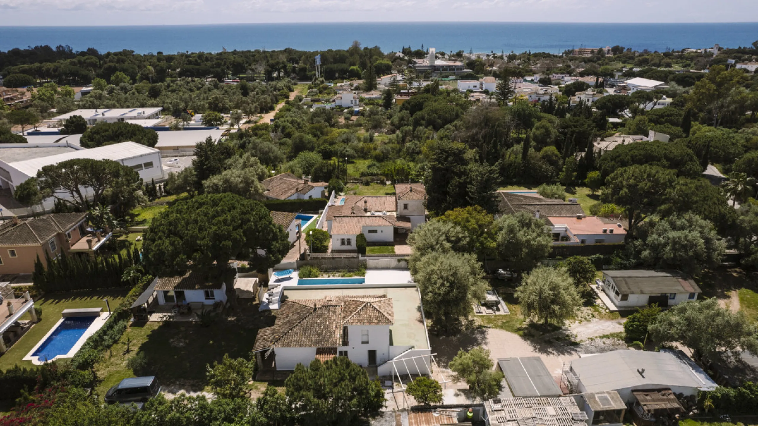 Have you dreamed of acquiring a spacious plot with several homes to invest in?