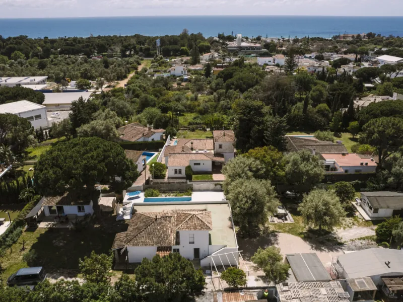 Have you dreamed of acquiring a spacious plot with several homes to invest in?