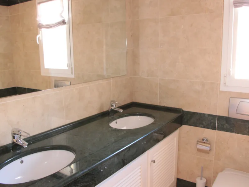 Apartment - Middle Floor Apartment в продаже в Marbella, Málaga. В доме 2 спален и 3 ванных комнат. Площадь дома 120 м²
