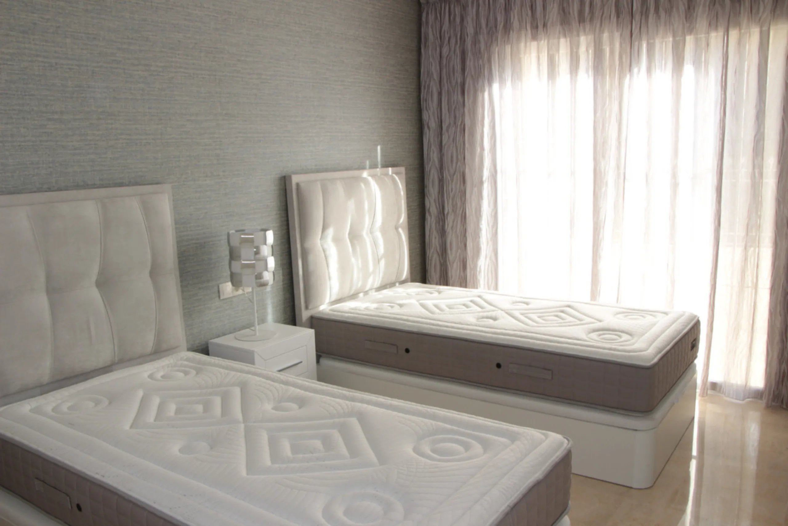Apartment - Middle Floor Apartment в продаже в Marbella, Málaga. В доме 2 спален и 3 ванных комнат. Площадь дома 120 м²