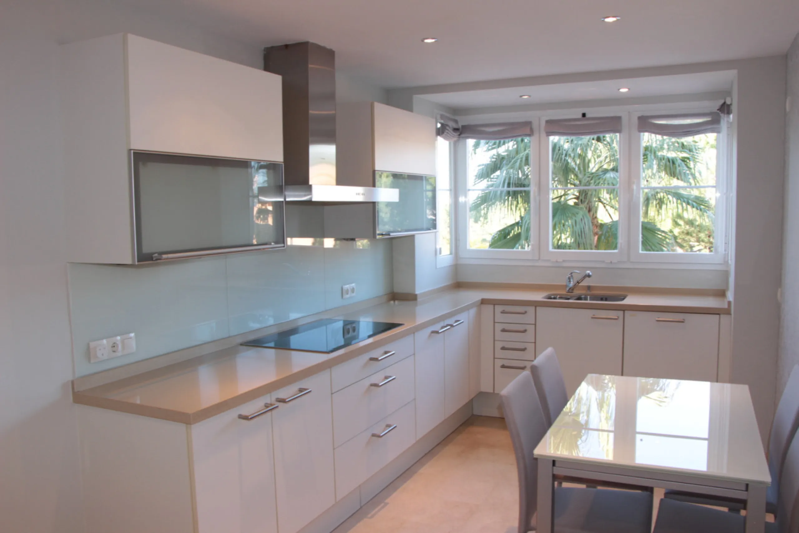 Apartment - Middle Floor Apartment в продаже в Marbella, Málaga. В доме 2 спален и 3 ванных комнат. Площадь дома 120 м²