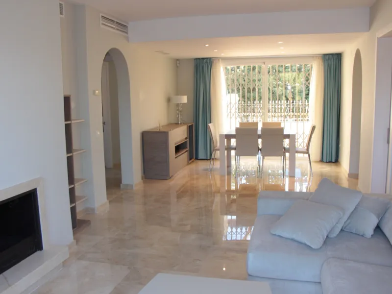 Apartment - Middle Floor Apartment в продаже в Marbella, Málaga. В доме 2 спален и 3 ванных комнат. Площадь дома 120 м²