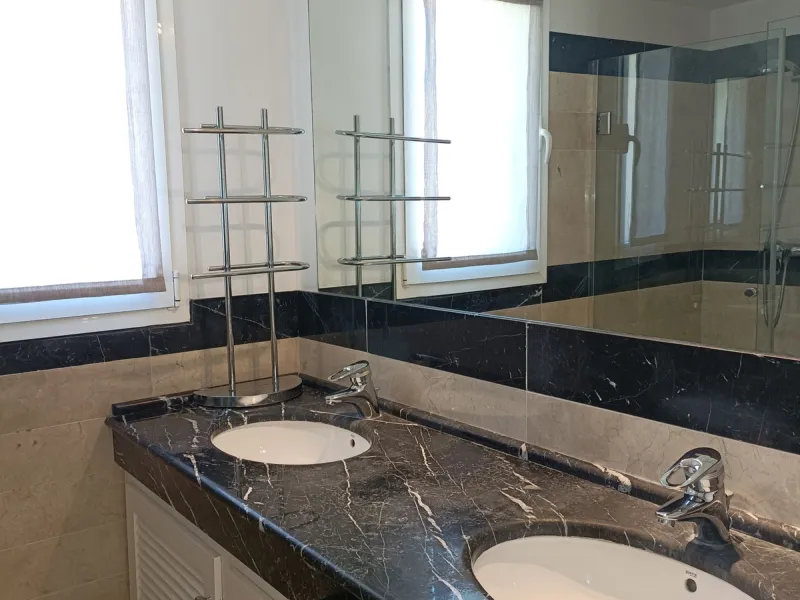 Apartment - Middle Floor Apartment в продаже в Marbella, Málaga. В доме 2 спален и 3 ванных комнат. Площадь дома 120 м²