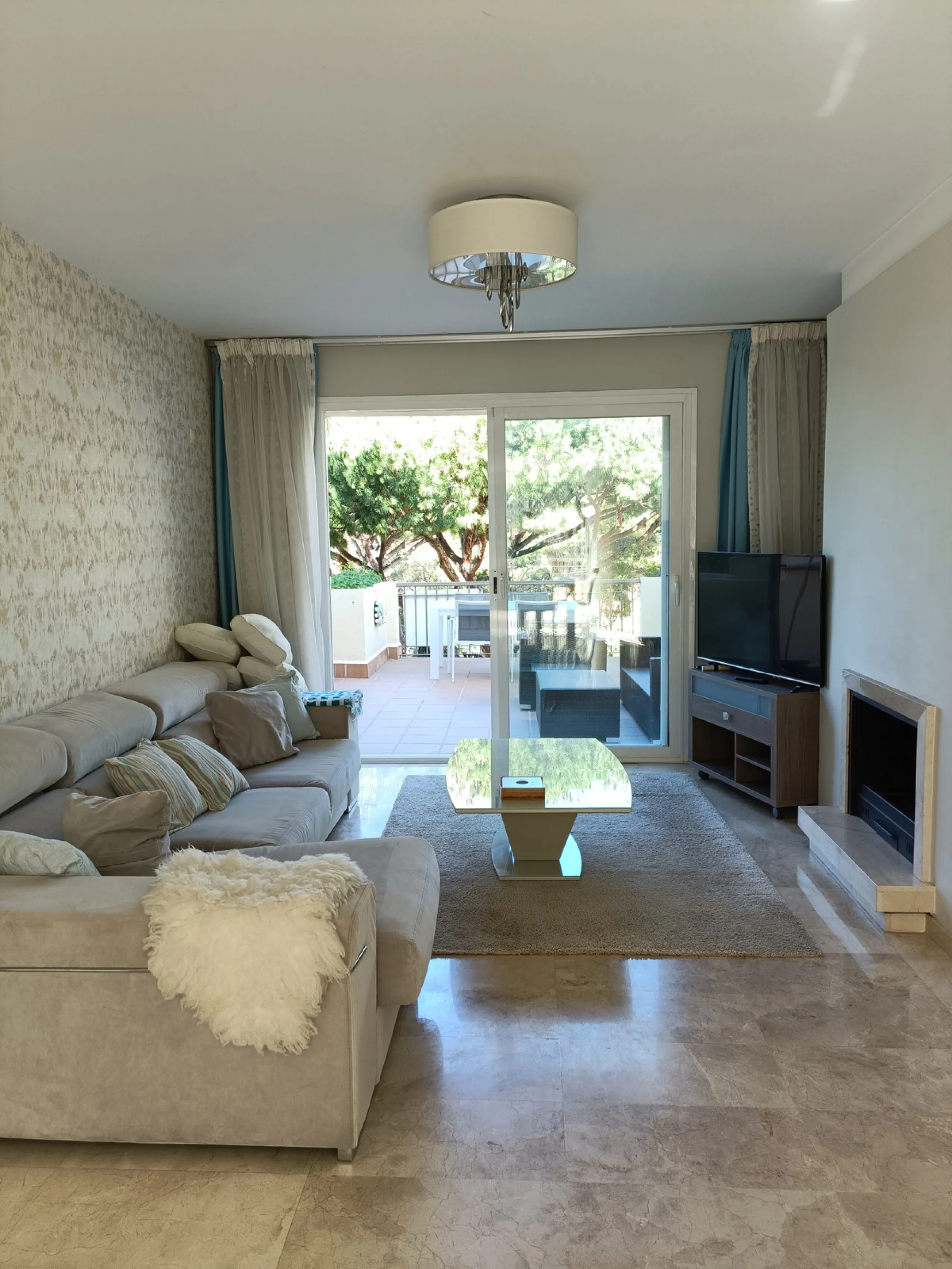 Apartment - Middle Floor Apartment в продаже в Marbella, Málaga. В доме 2 спален и 3 ванных комнат. Площадь дома 120 м²