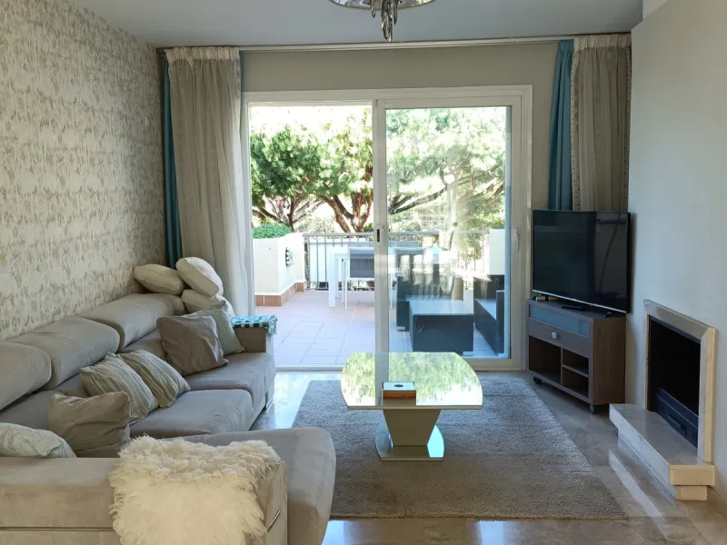 Apartment - Middle Floor Apartment в продаже в Marbella, Málaga. В доме 2 спален и 3 ванных комнат. Площадь дома 120 м²