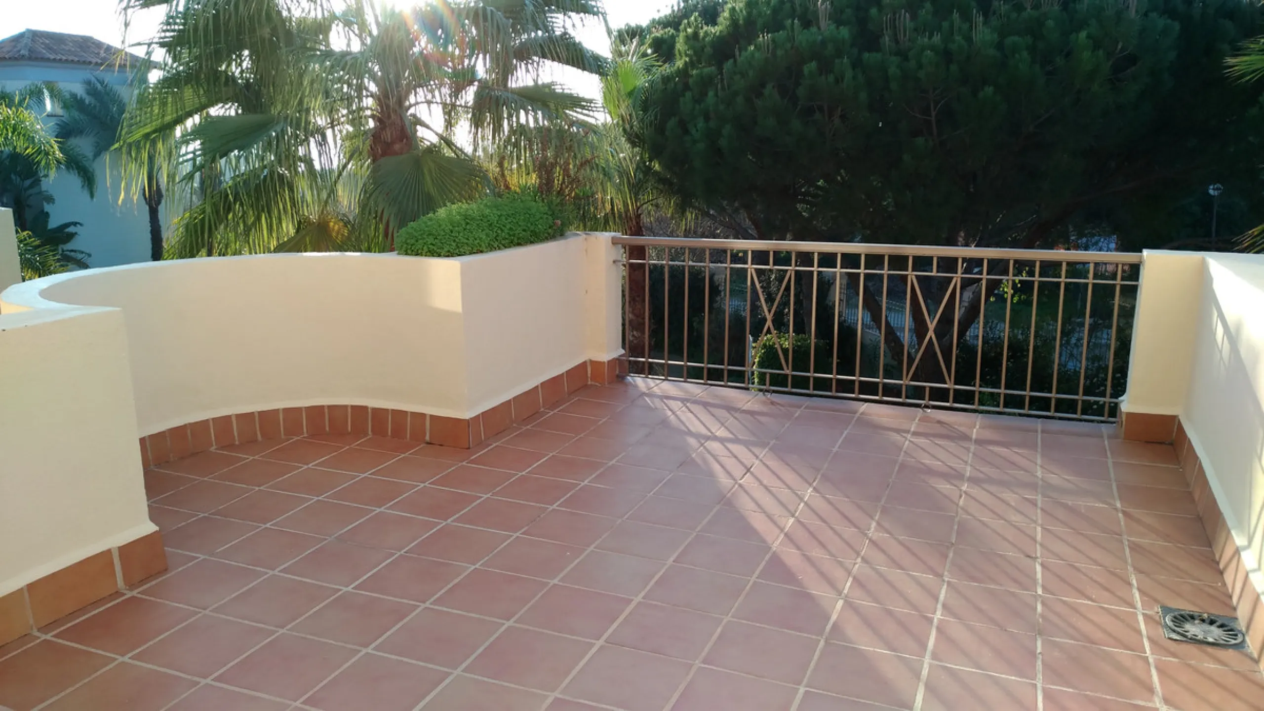 Apartment - Middle Floor Apartment в продаже в Marbella, Málaga. В доме 2 спален и 3 ванных комнат. Площадь дома 120 м²