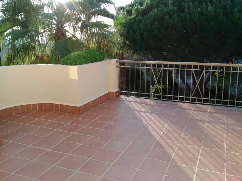 Apartment - Middle Floor Apartment в продаже в Marbella, Málaga. В доме 2 спален и 3 ванных комнат. Площадь дома 120 м²