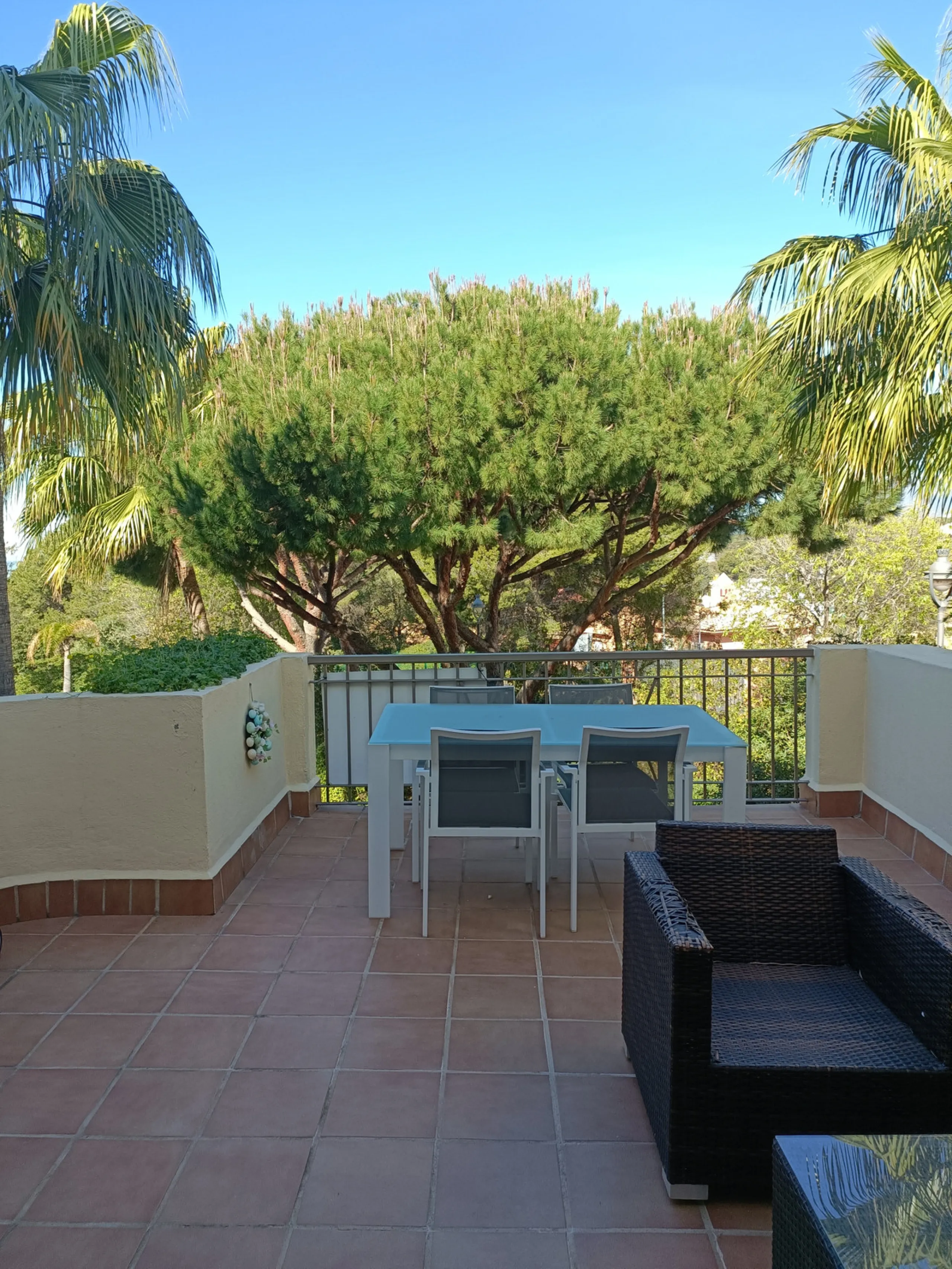 Apartment - Middle Floor Apartment в продаже в Marbella, Málaga. В доме 2 спален и 3 ванных комнат. Площадь дома 120 м²