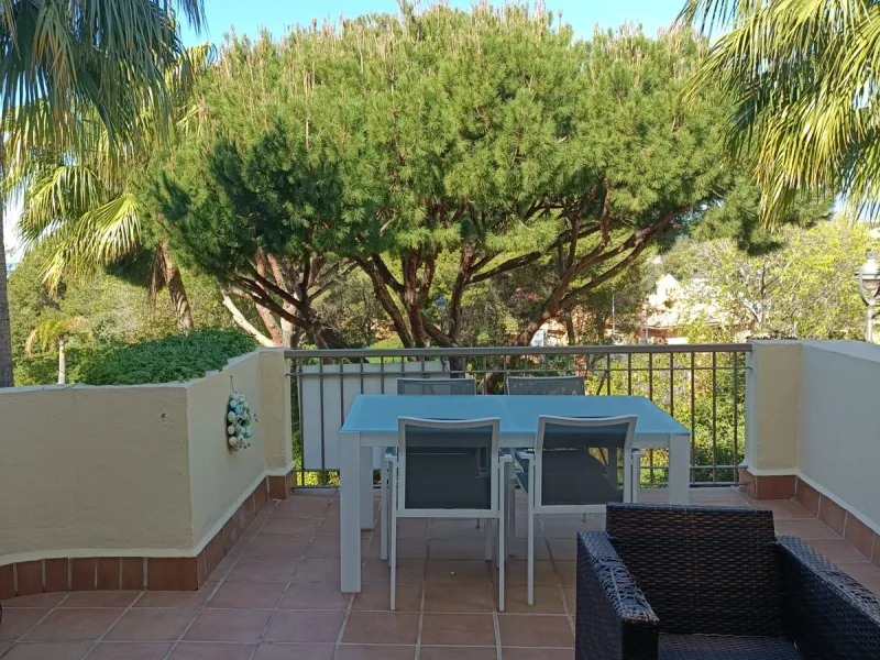 Apartment - Middle Floor Apartment в продаже в Marbella, Málaga. В доме 2 спален и 3 ванных комнат. Площадь дома 120 м²