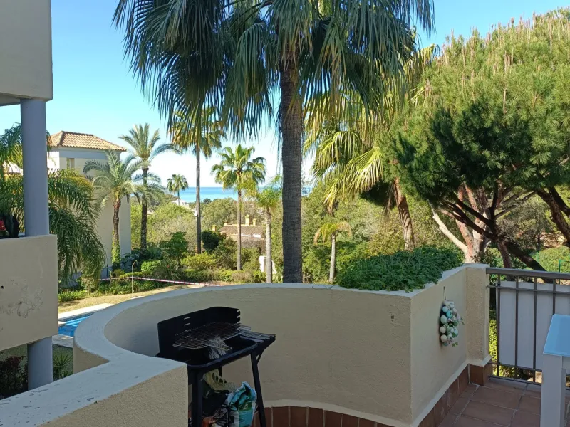 Apartment - Middle Floor Apartment в продаже в Marbella, Málaga. В доме 2 спален и 3 ванных комнат. Площадь дома 120 м²