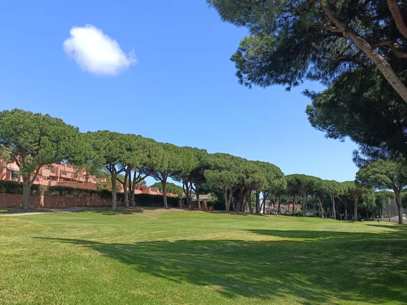 Apartment - Middle Floor Apartment в продаже в Marbella, Málaga. В доме 2 спален и 3 ванных комнат. Площадь дома 120 м²