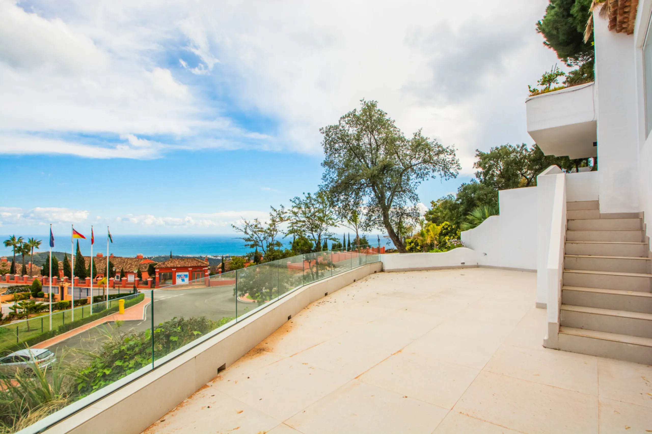 Discover luxury living in this expansive apartment located in La Mairena, boasting a south orientation for abundant natural light and warmth throughout the day. With its own private lift, accessing this exquisite property is effortless and exclusive.