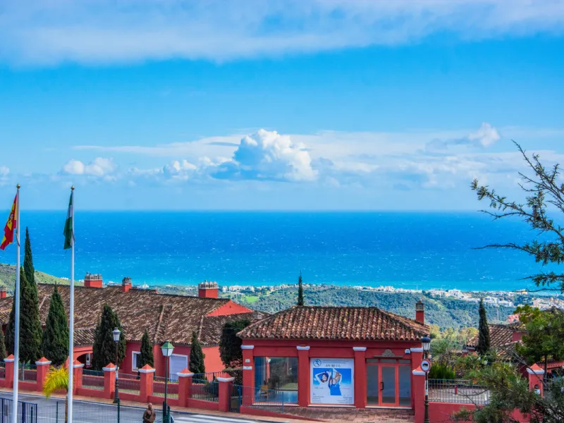 Discover luxury living in this expansive apartment located in La Mairena, boasting a south orientation for abundant natural light and warmth throughout the day. With its own private lift, accessing this exquisite property is effortless and exclusive.