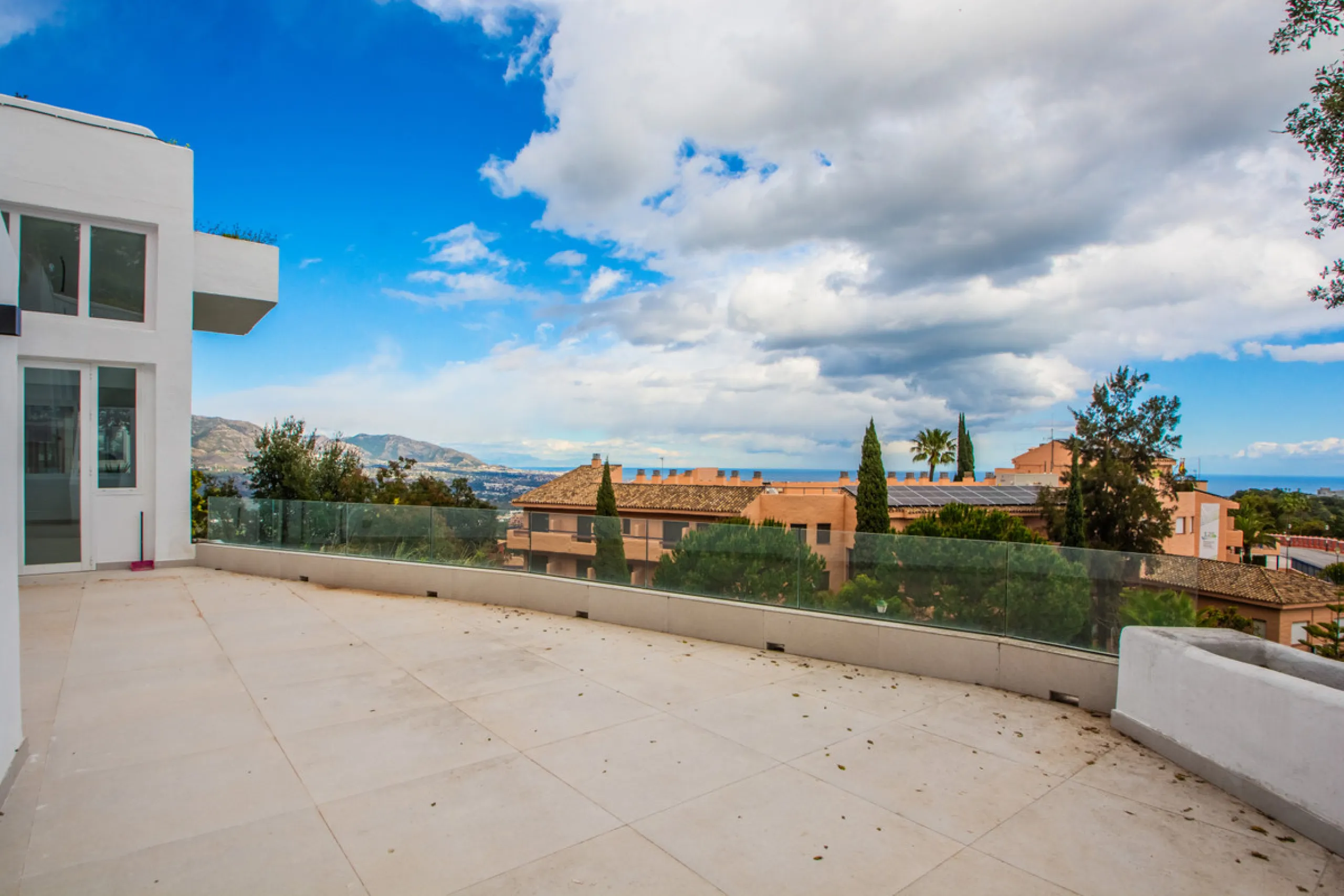 Discover luxury living in this expansive apartment located in La Mairena, boasting a south orientation for abundant natural light and warmth throughout the day. With its own private lift, accessing this exquisite property is effortless and exclusive.