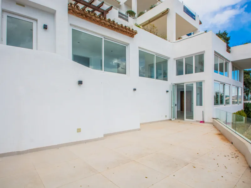 Discover luxury living in this expansive apartment located in La Mairena, boasting a south orientation for abundant natural light and warmth throughout the day. With its own private lift, accessing this exquisite property is effortless and exclusive.