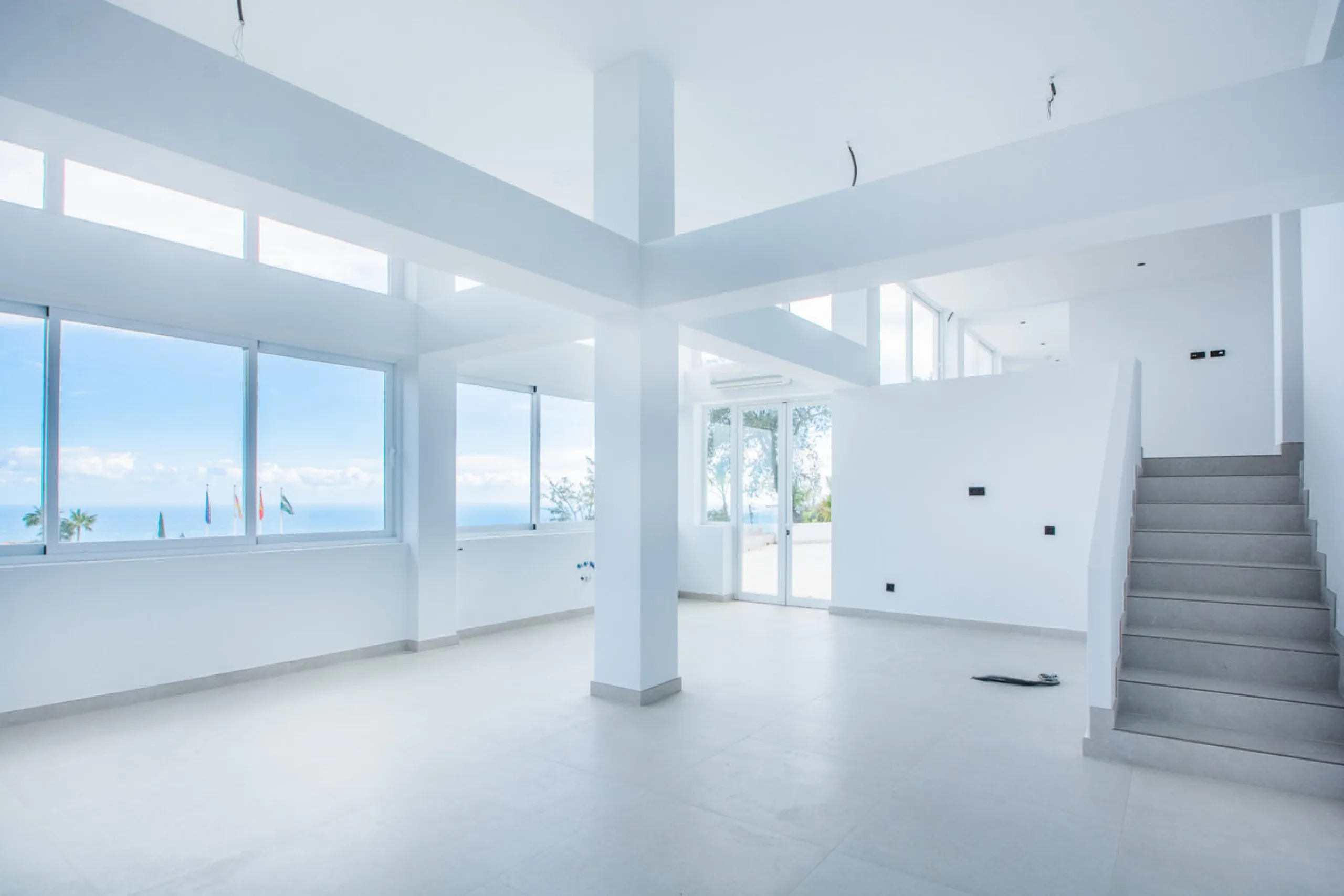 Discover luxury living in this expansive apartment located in La Mairena, boasting a south orientation for abundant natural light and warmth throughout the day. With its own private lift, accessing this exquisite property is effortless and exclusive.