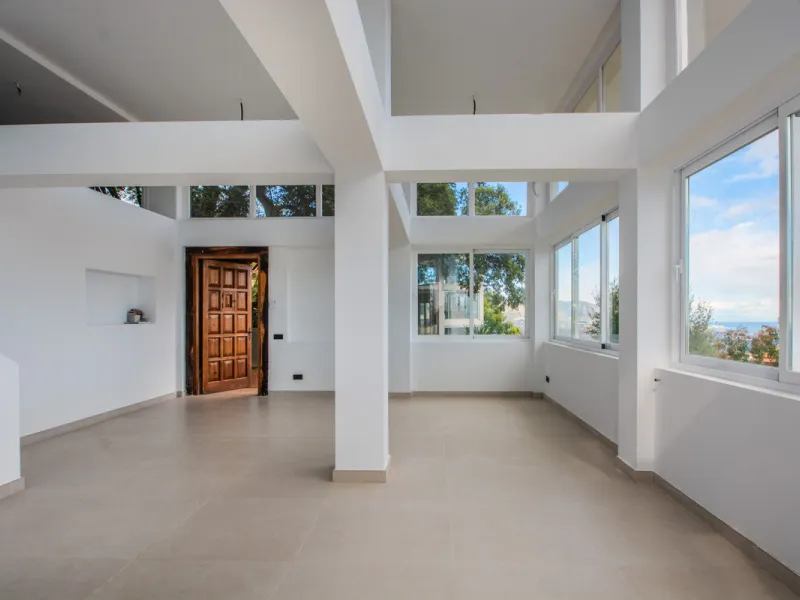 Discover luxury living in this expansive apartment located in La Mairena, boasting a south orientation for abundant natural light and warmth throughout the day. With its own private lift, accessing this exquisite property is effortless and exclusive.