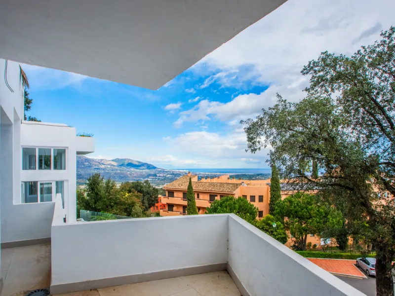 Discover luxury living in this expansive apartment located in La Mairena, boasting a south orientation for abundant natural light and warmth throughout the day. With its own private lift, accessing this exquisite property is effortless and exclusive.