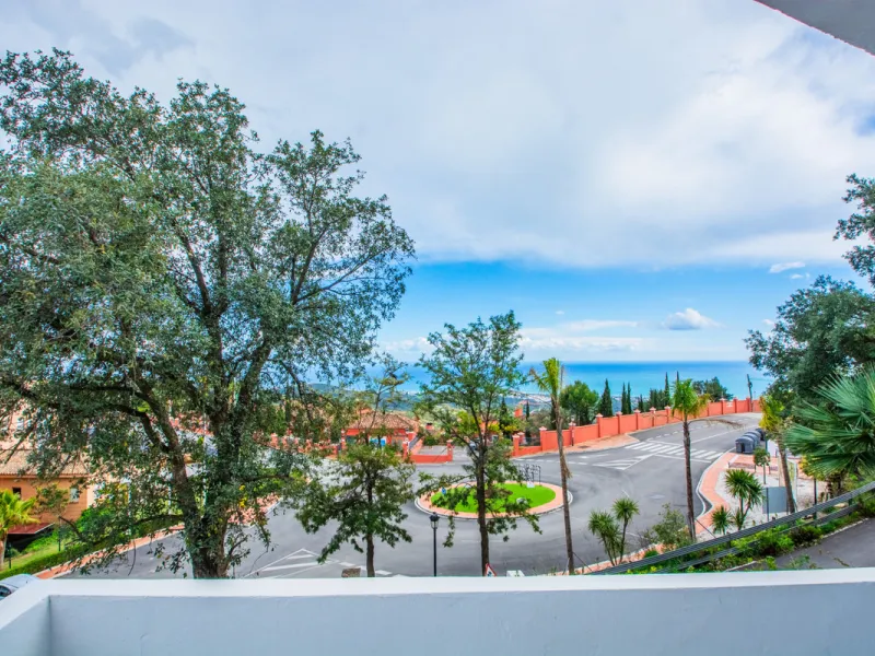 Discover luxury living in this expansive apartment located in La Mairena, boasting a south orientation for abundant natural light and warmth throughout the day. With its own private lift, accessing this exquisite property is effortless and exclusive.